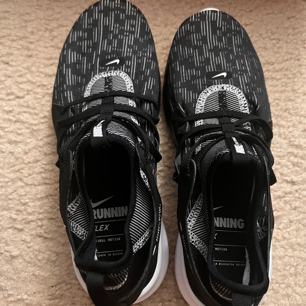 Women’s Nike Flex Contact 3 athlectic shoe black and white brand new in box